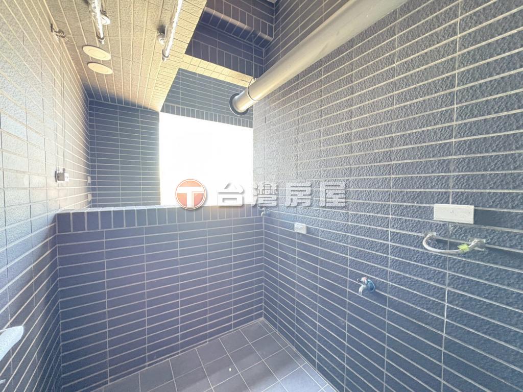 本案工作陽台實景